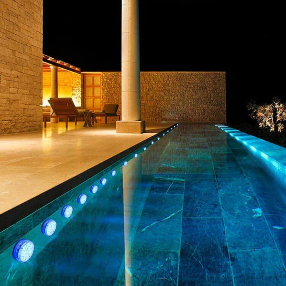 Kit de iluminación RGB - Transforma tu piscina en un espectáculo de luz en cuestión de segundos.